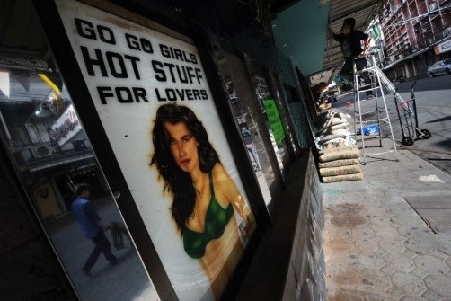 Vu cong thoat y Thai Lan am tham tap luyen du bar chua mo cua hinh anh