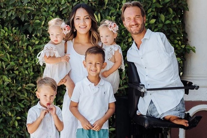 Cuoc song gia dinh nhu mo cua 'nguoi khong tay chan' Nick Vujicic hinh anh