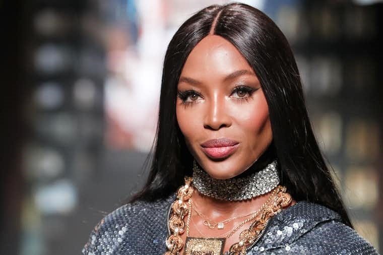 Nhieu thuong hieu thoi trang bi to dao duc gia, phan biet chung toc hinh anh