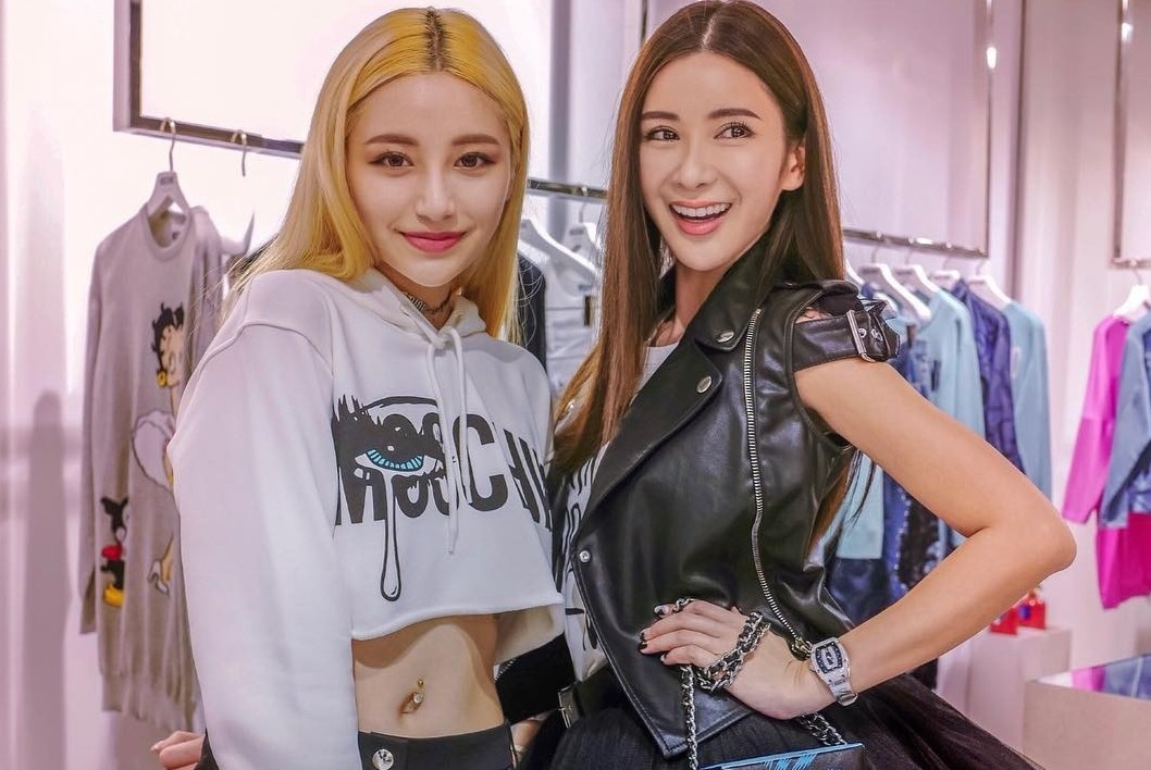 Cap me con 'ba hoang Hermes' thuong bi nham la chi em hinh anh