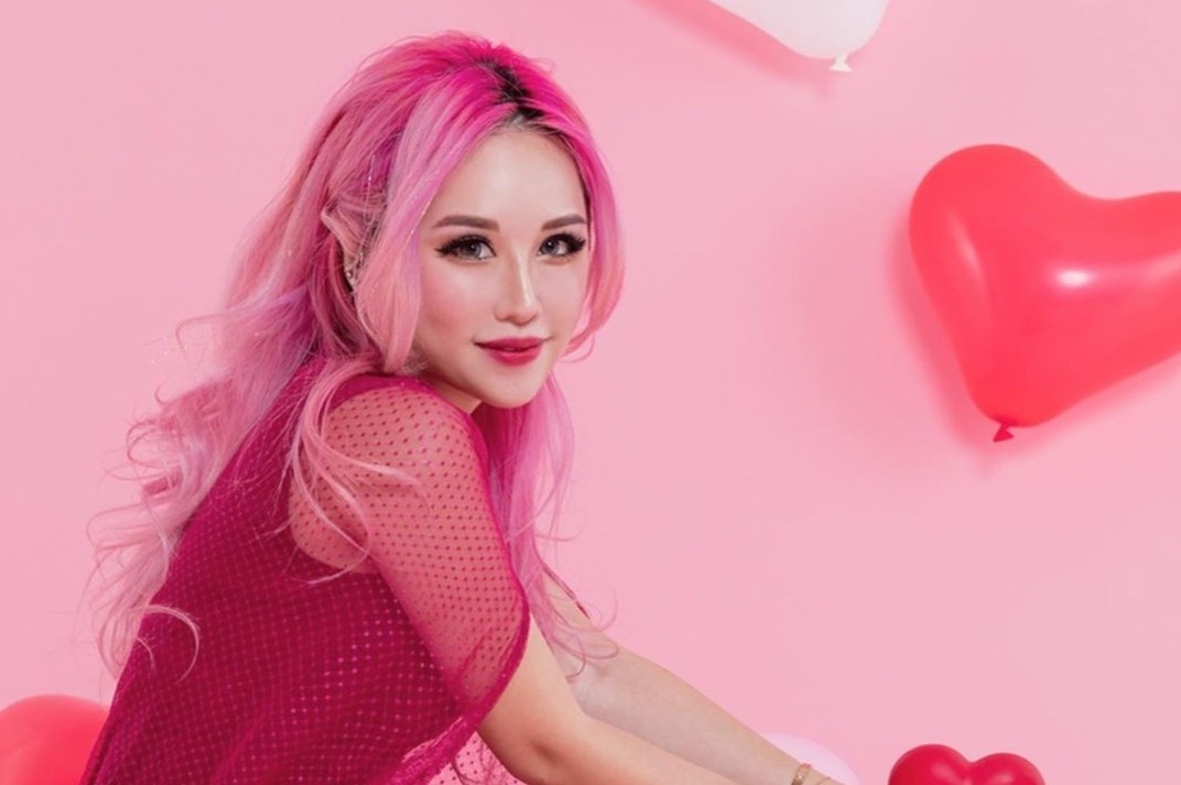 Hot girl Singapore bi yeu cau roi MXH vi viet qua nhieu ve chinh tri hinh anh