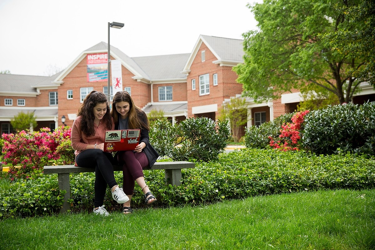 truong cua barron trump anh 2