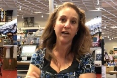 Bi bat vi ho vao mat, doa lay Covid-19 cho benh nhan u nao o My hinh anh