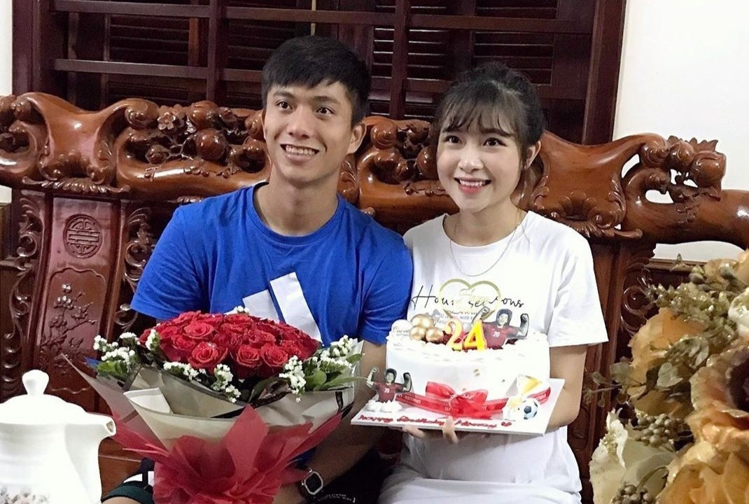 Cau thu Phan Van Duc don con dau long hinh anh
