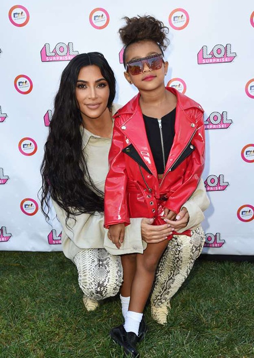 Kylie Jenner tặng quà cho con gái ảnh 8 Kylie Jenner tang qua cho con gai anh 8