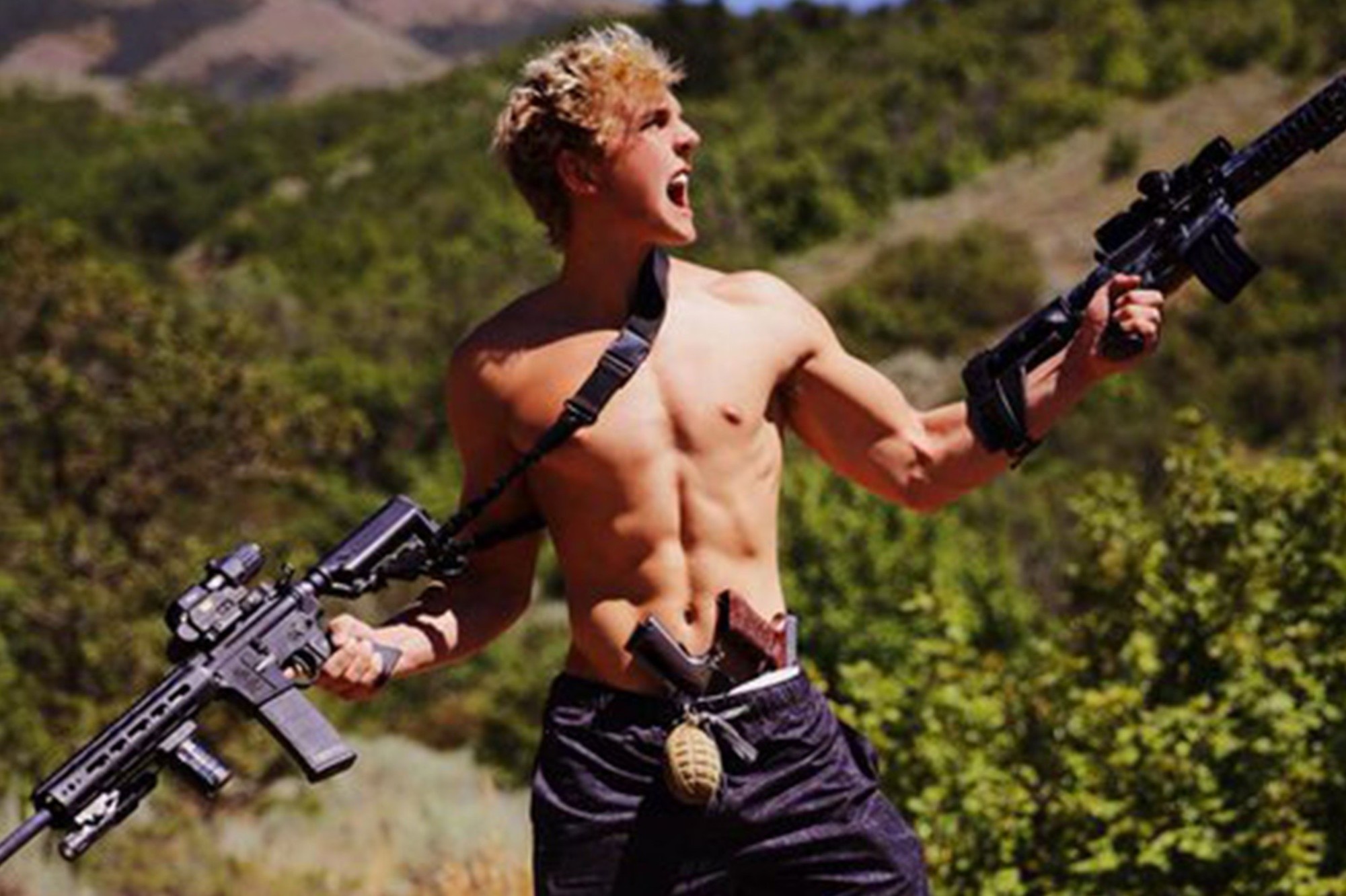 YouTuber tai tieng bi FBI dieu tra vi tham gia bao loan, cuop pha hinh anh