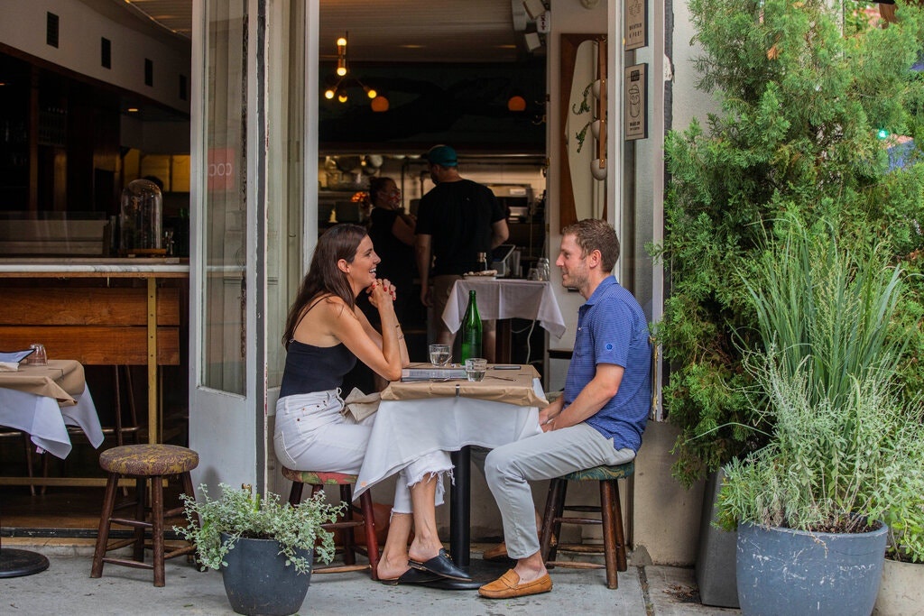 nha hang dong cua anh 1