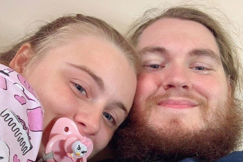 Co gai 22 tuoi van bu binh hinh anh