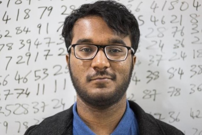 Dua tre tung vo xuong so thanh co may tinh toan o An Do hinh anh