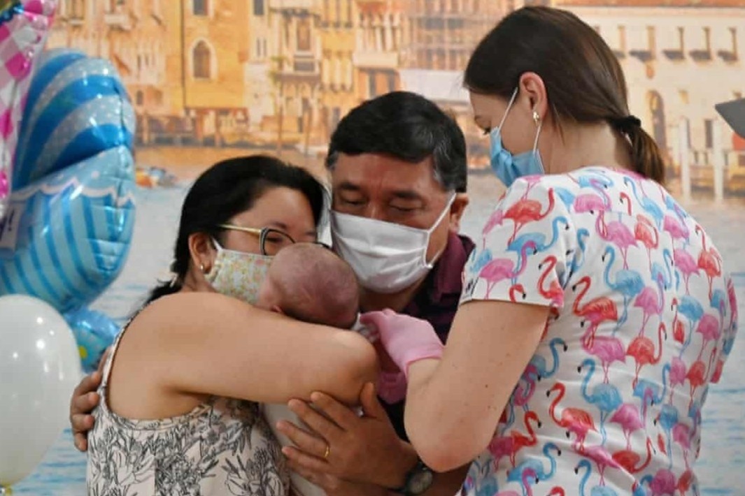 Dich vu mang thai ho hon loan vi dai dich hinh anh