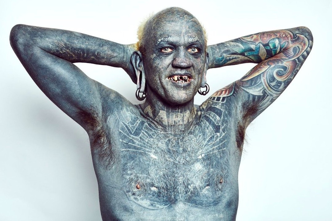 Doi thang tram cua nguoi co nhieu hinh xam nhat the gioi hinh anh