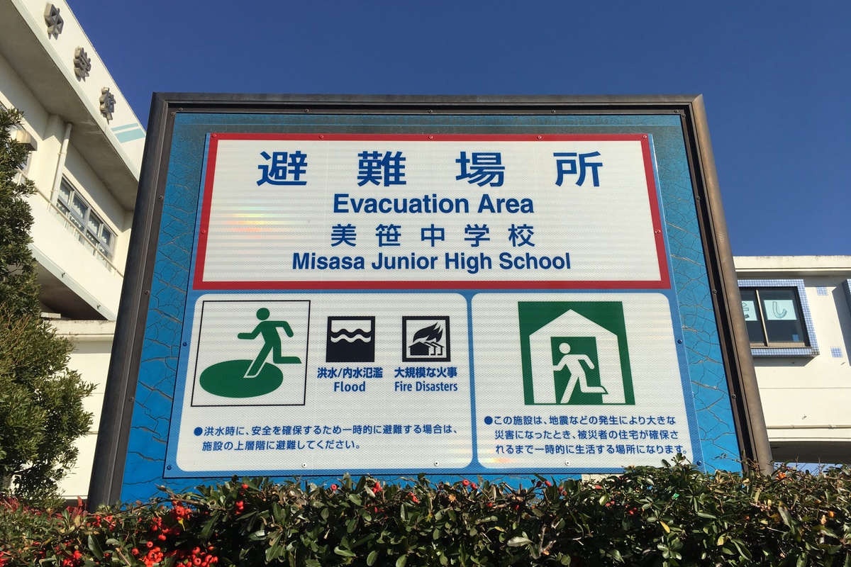 tre em hoc cach ung pho thien tai anh 4