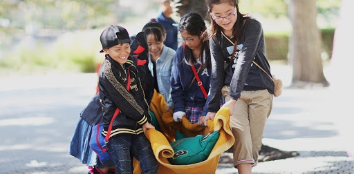 tre em hoc cach ung pho thien tai anh 6