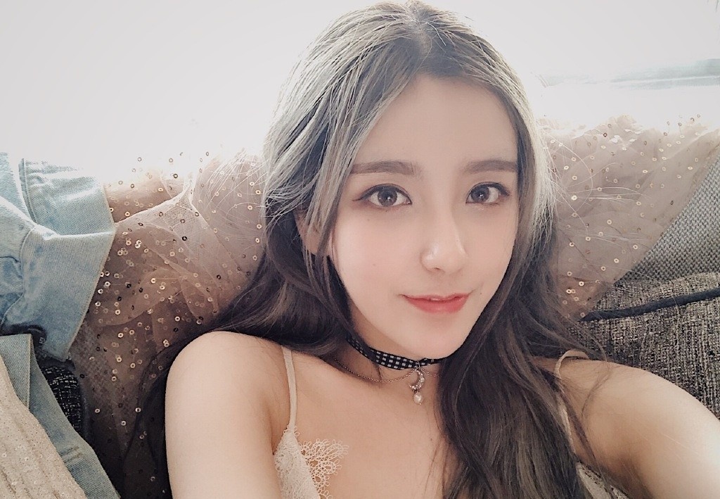 Nu BLV eSports bi no luong, lien tuc nhan binh luan tuc tiu hinh anh