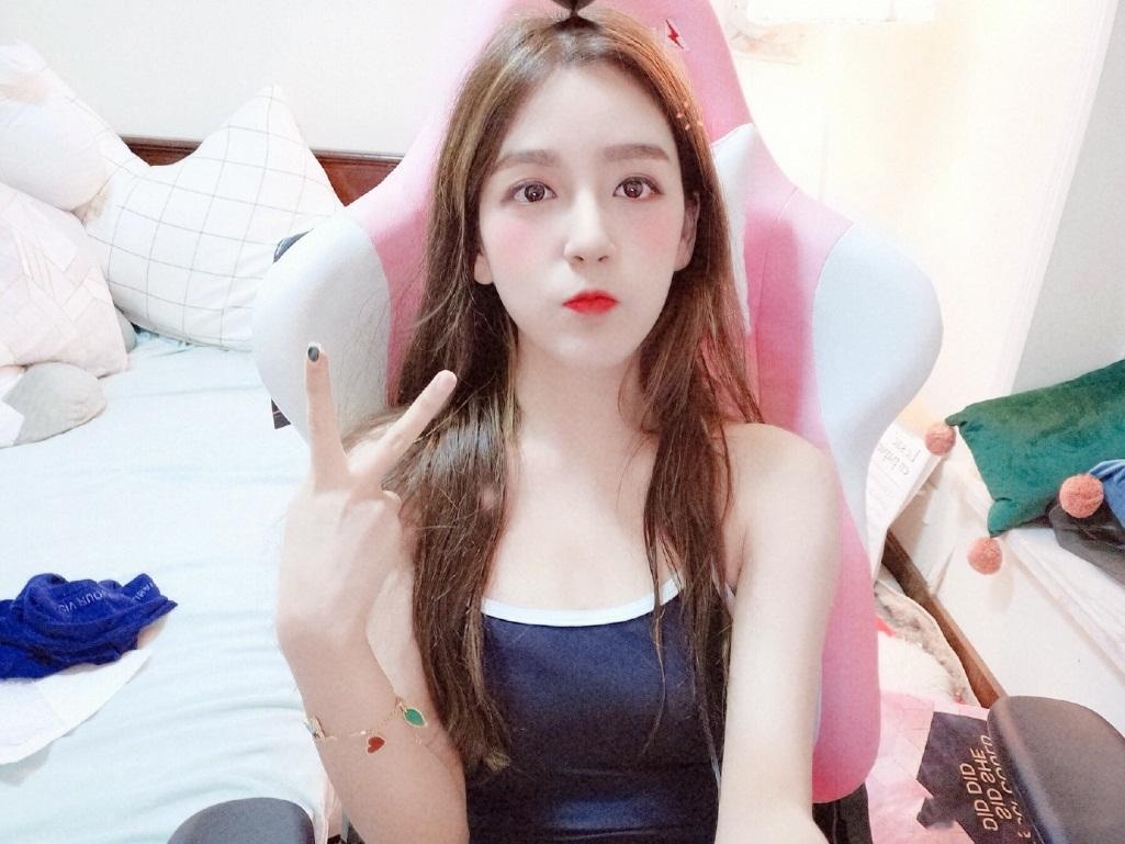 nu binh luan vien eSports anh 1