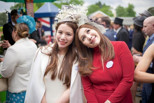 hoi ban than rich kid chau a anh 1