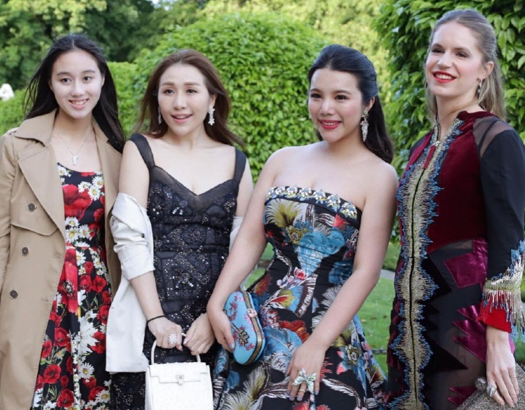 hoi ban than rich kid chau a anh 2