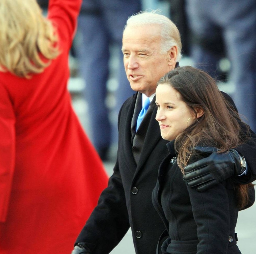 con gai joe biden anh 4