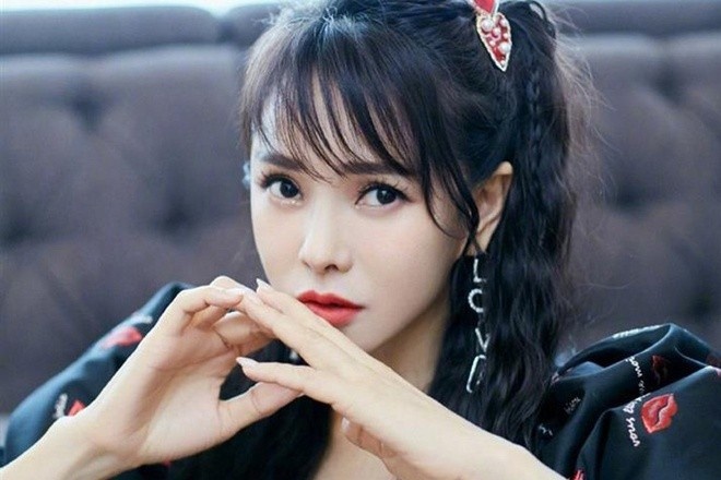 Nu dien vien Trung Quoc mua 900 mon hang trong ngay le doc than hinh anh