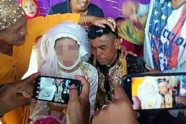 Be gai 13 tuoi bi ep lay chong 48 tuoi o Philippines hinh anh