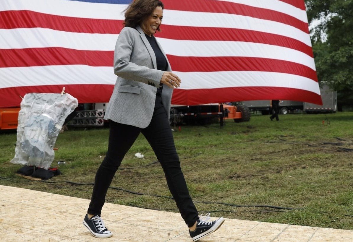 Dang sau doi Converse gan lien voi tan Pho tong thong My hinh anh