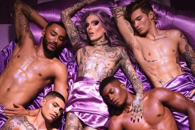 Sao YouTube bo tien mua chuoc nan nhan khi bi to tan cong tinh duc hinh anh