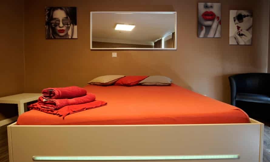 gai mai dam New Zealand anh 2