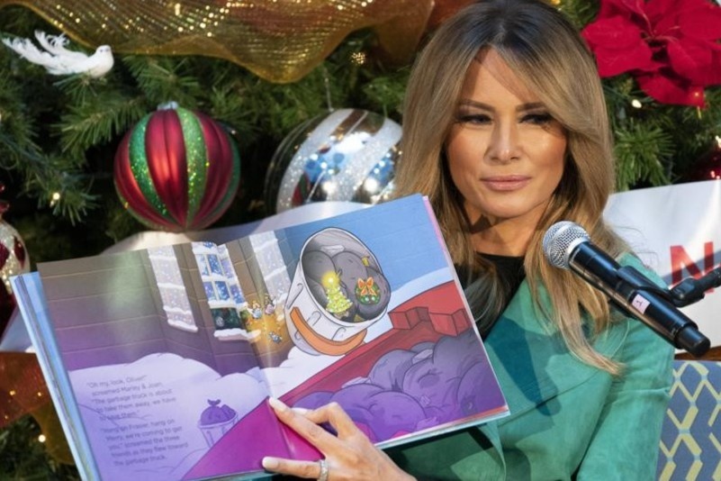 Ba Melania Trump bi chi trich vi coi khau trang khi gap benh nhi hinh anh