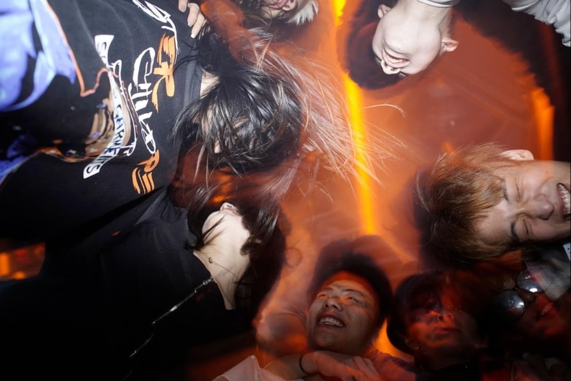 Tiec tung xuyen dem tai Vu Han mot nam sau dai dich hinh anh