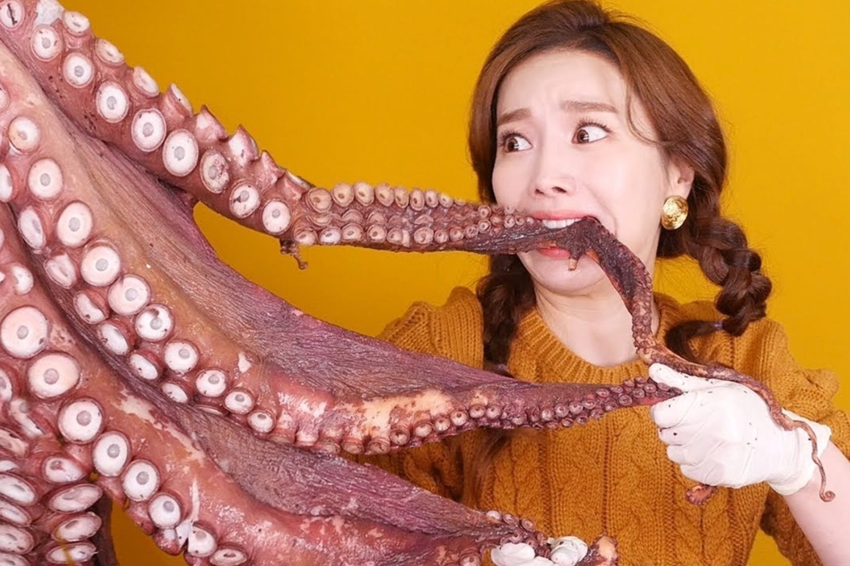 Trung Quoc xem xet cam clip mukbang hinh anh