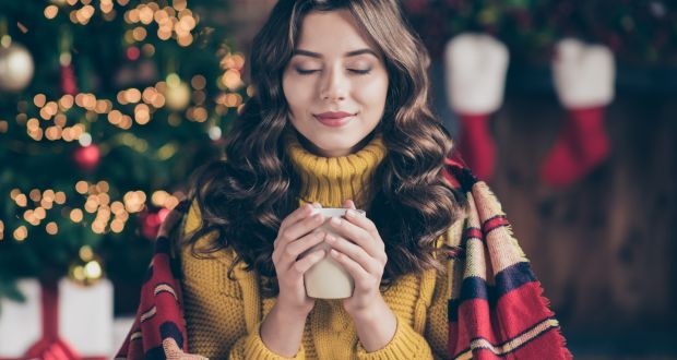 giao thua mot minh anh 1