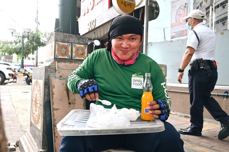 buoi trua cua tai xe giao hang anh 2