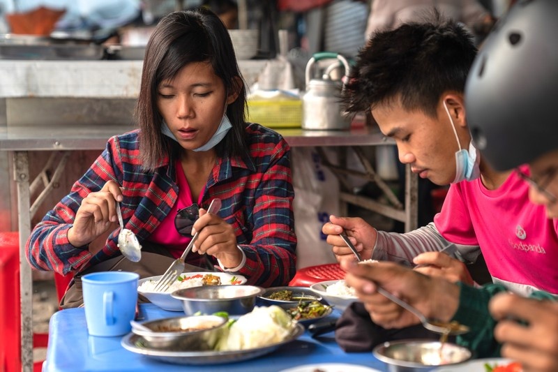 buoi trua cua tai xe giao hang anh 6