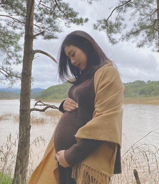 hot girl sinh con anh 8