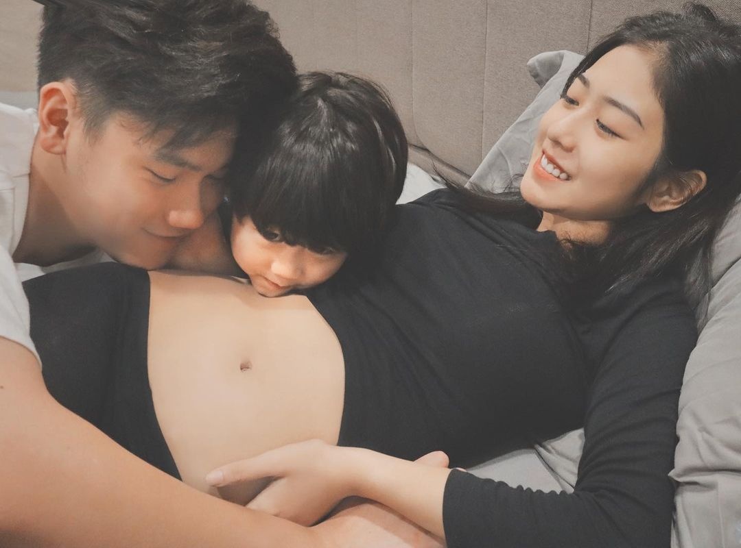 hot girl sinh con anh 6