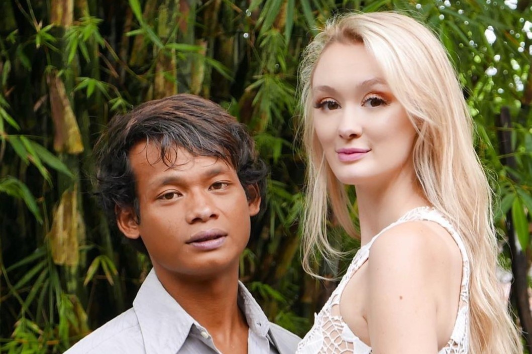 Doi vo chong noi tieng vi khac biet ngoai hinh sap co con dau long hinh anh