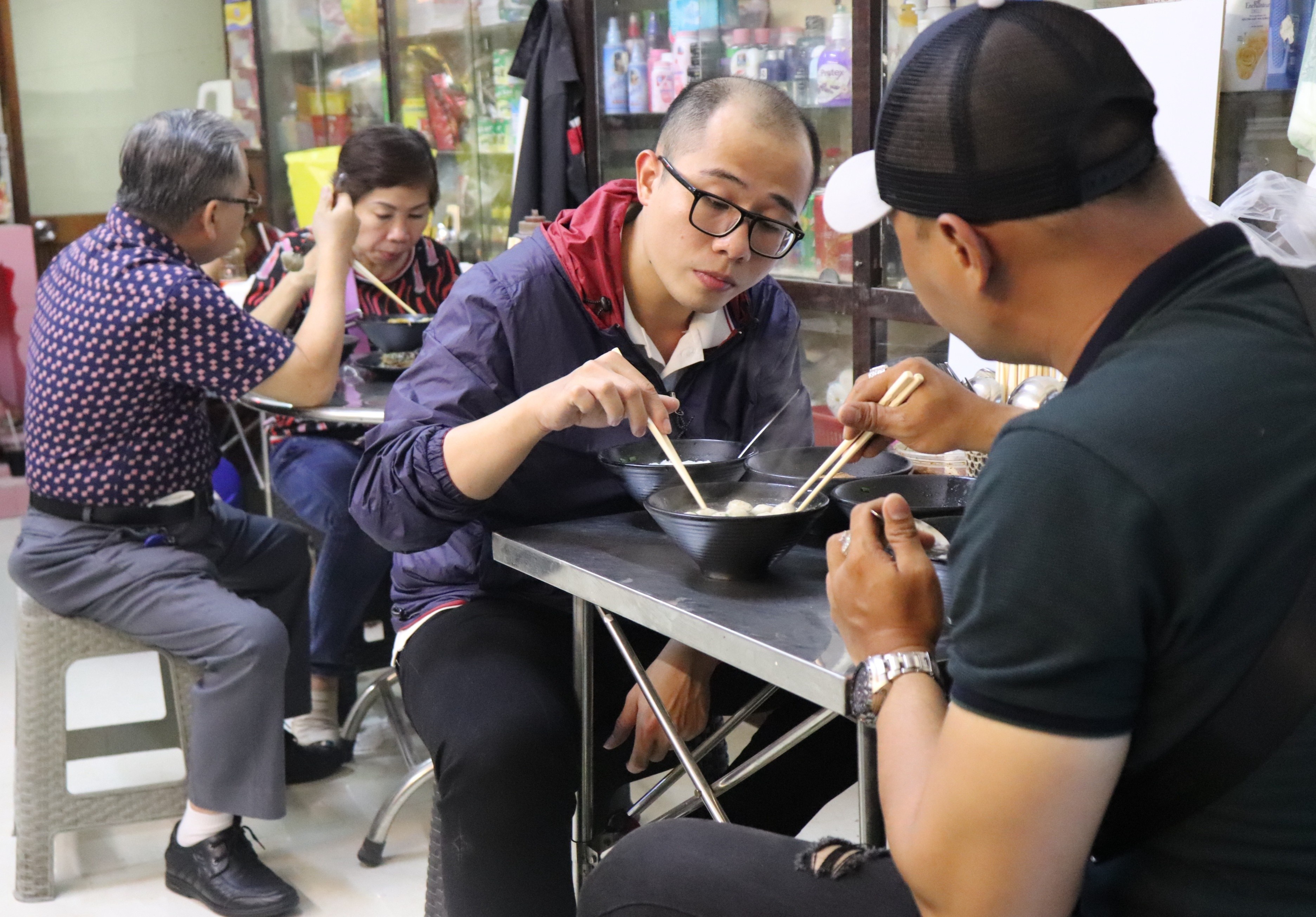 quan an hut khach nho ten la anh 8