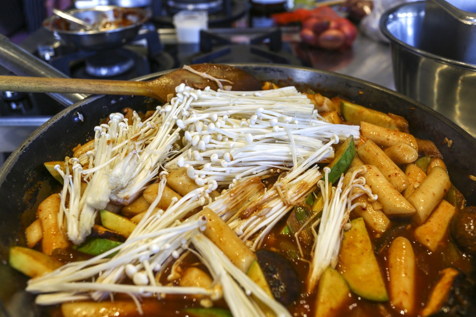 tranh cai nguon goc banh gao anh 4