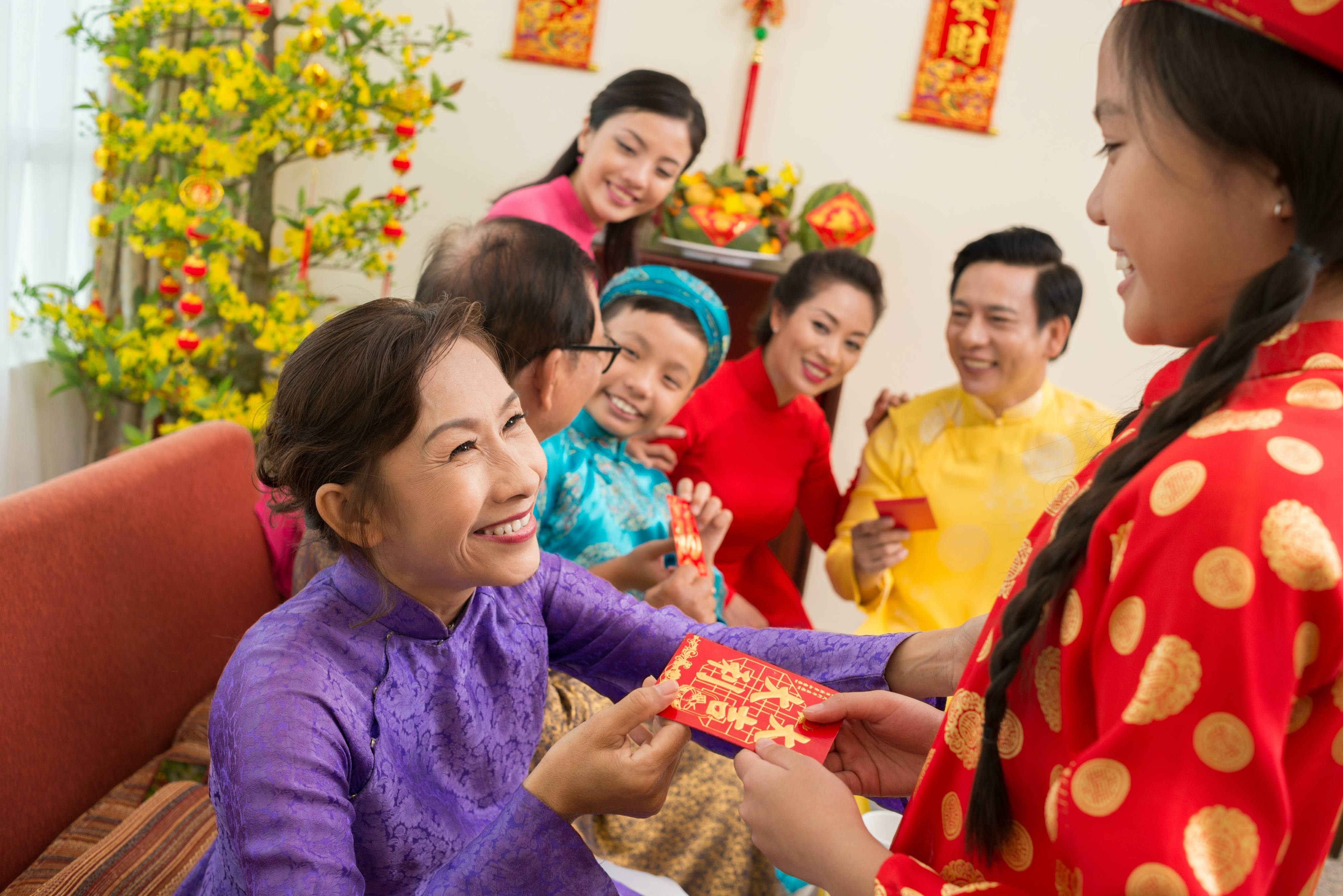 dạy trẻ nhận lì xì ảnh 2 day tre nhan li xi anh 2