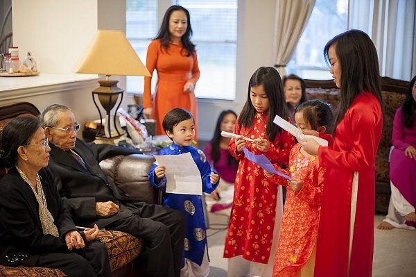 dạy trẻ nhận lì xì ảnh 3 day tre nhan li xi anh 3