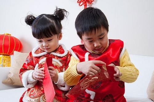 dạy trẻ nhận lì xì ảnh 4 day tre nhan li xi anh 4