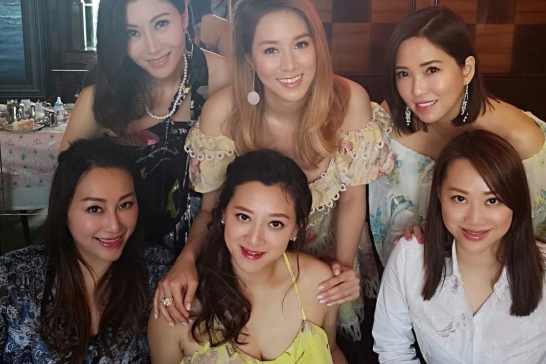 Hoi phu ba cua gioi thuong luu Hong Kong hinh anh