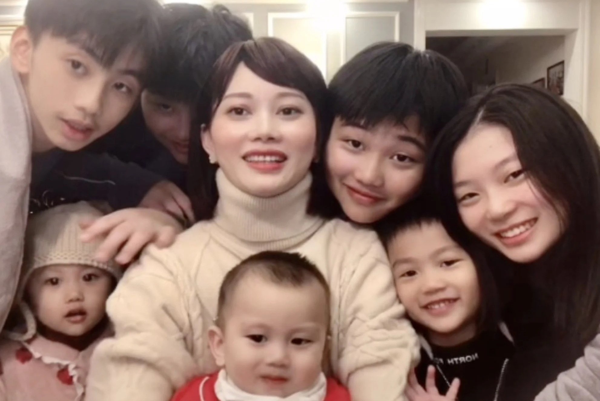 Nguoi me dong phat 155.000 USD de duoc sinh 7 con o Trung Quoc hinh anh