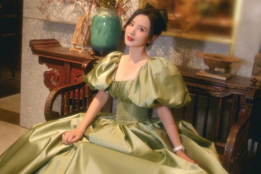Nu dien vien Trung Quoc nhap vien vi mac vay bo sat hinh anh