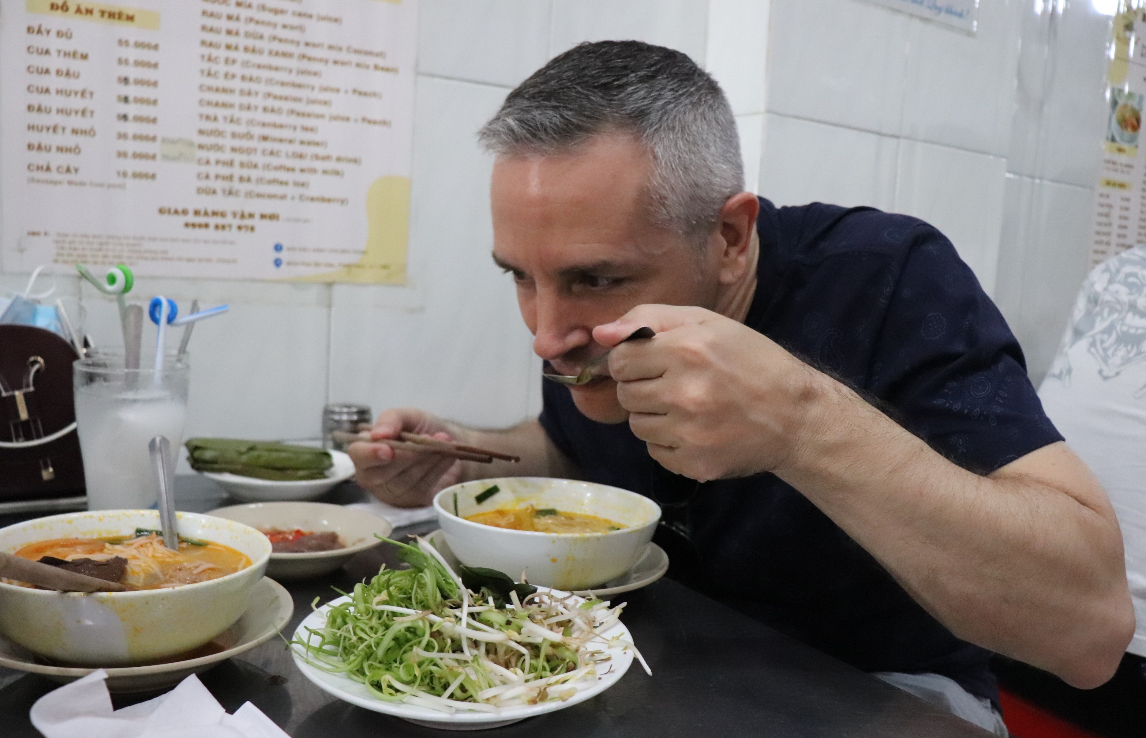 bun rieu cho ben thanh anh 1