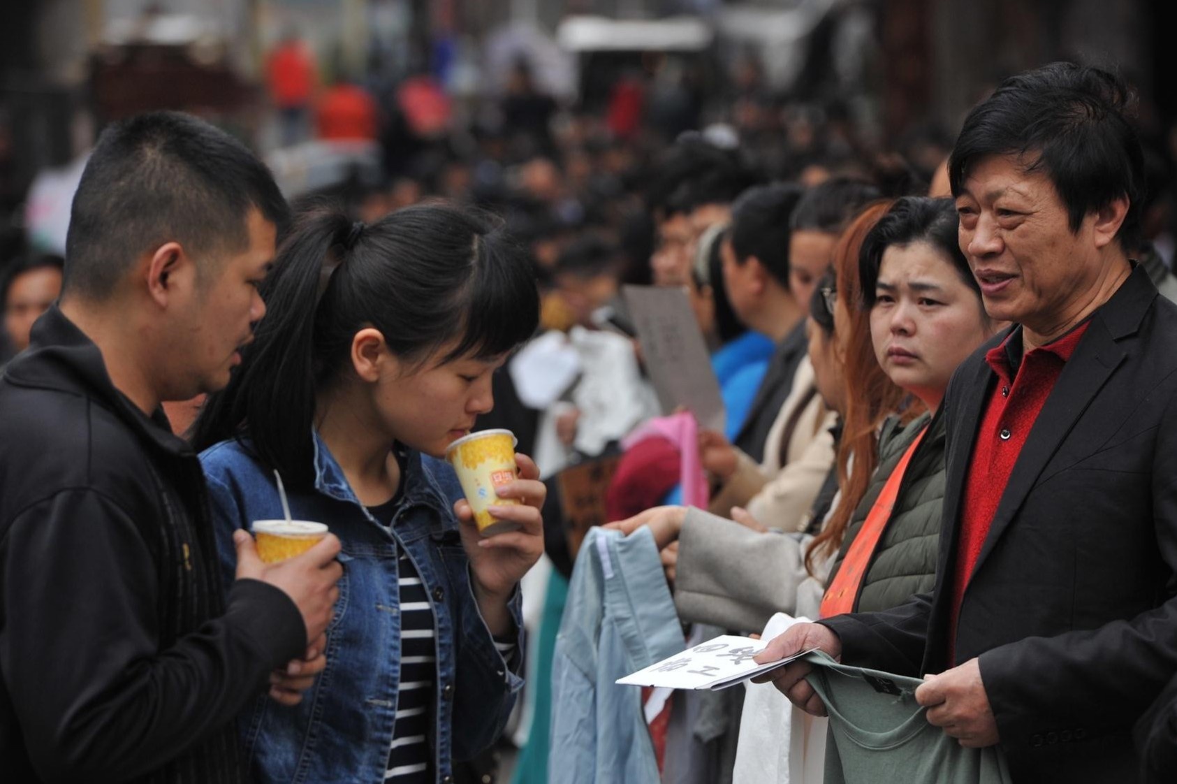 Nghich ly ong chu xep hang de nhan vien lua chon o Trung Quoc hinh anh