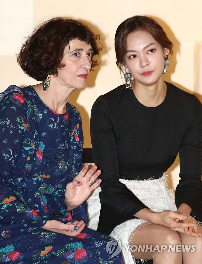 phiên dịch viên xinh đẹp ảnh 2 phien dich vien xinh dep anh 2