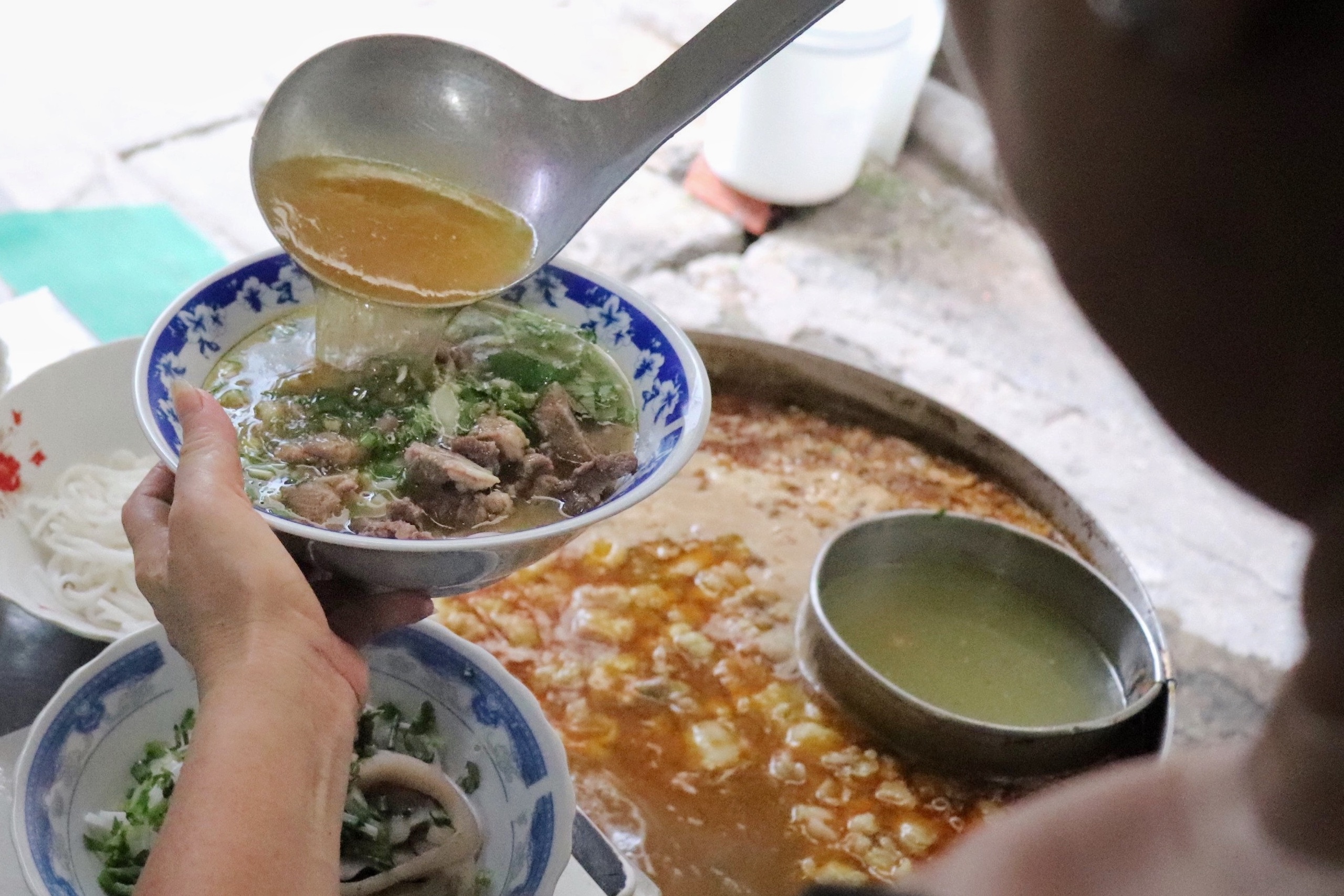 bún bò mỡ nổi tp.hcm ảnh 3 bun bo mo noi tp.hcm anh 3