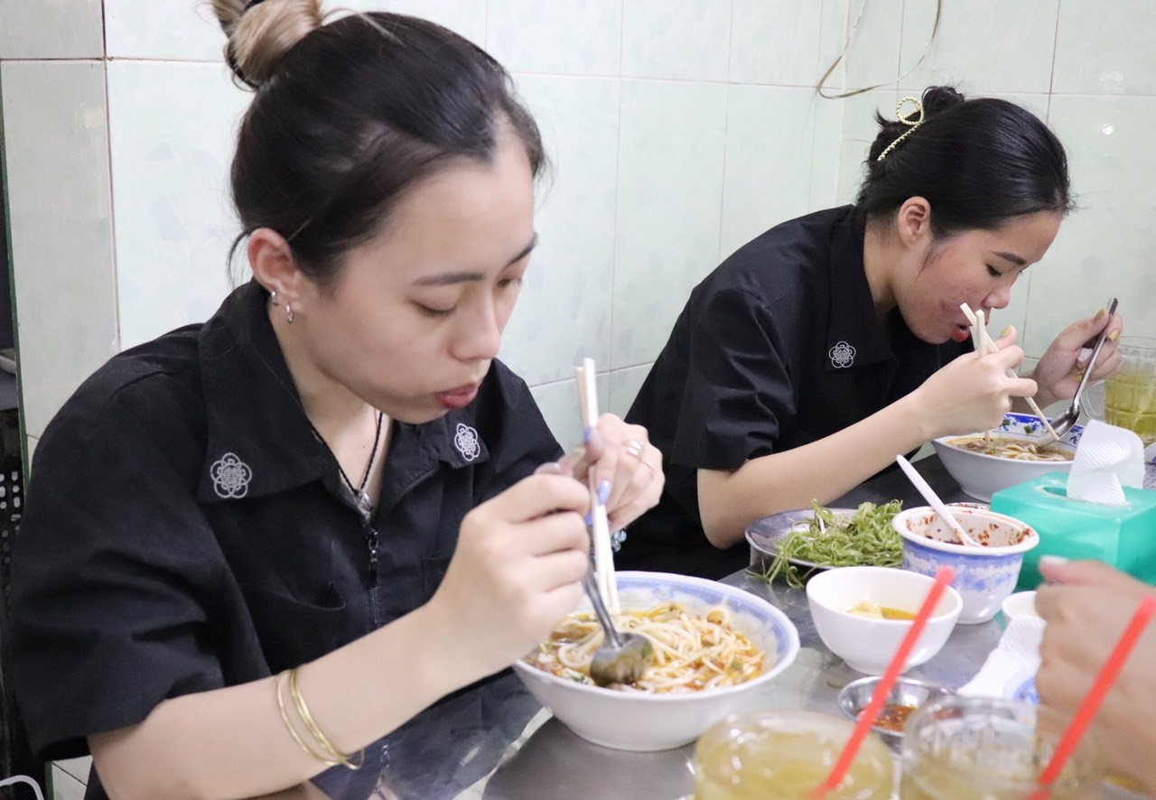 bún bò mỡ nổi tp.hcm ảnh 7 bun bo mo noi tp.hcm anh 7