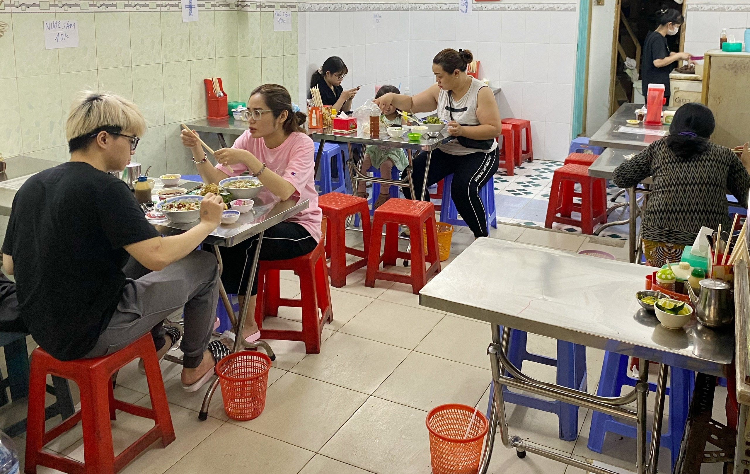 bún bò mỡ nổi tp.hcm ảnh 8 bun bo mo noi tp.hcm anh 8